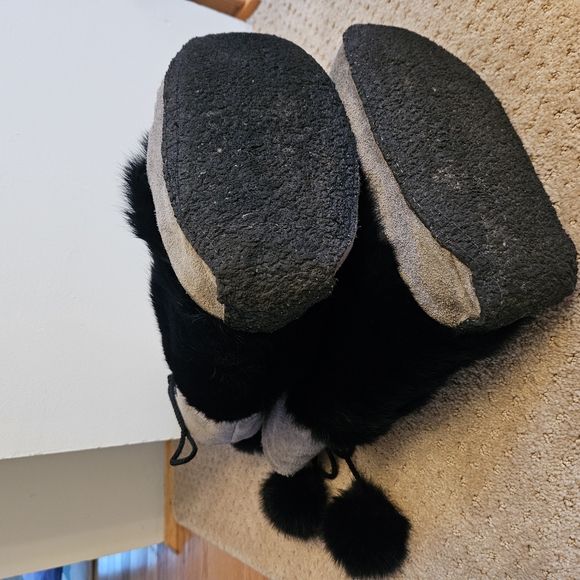 Women's Fur-Trimmed Embroidered Boots - Picture 4 of 4